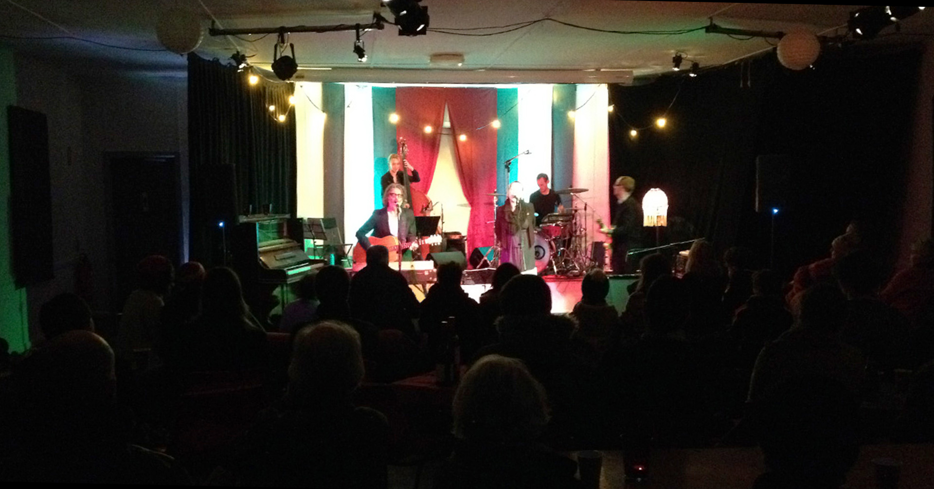 Holidays On Ice @ The Harvest Lounge